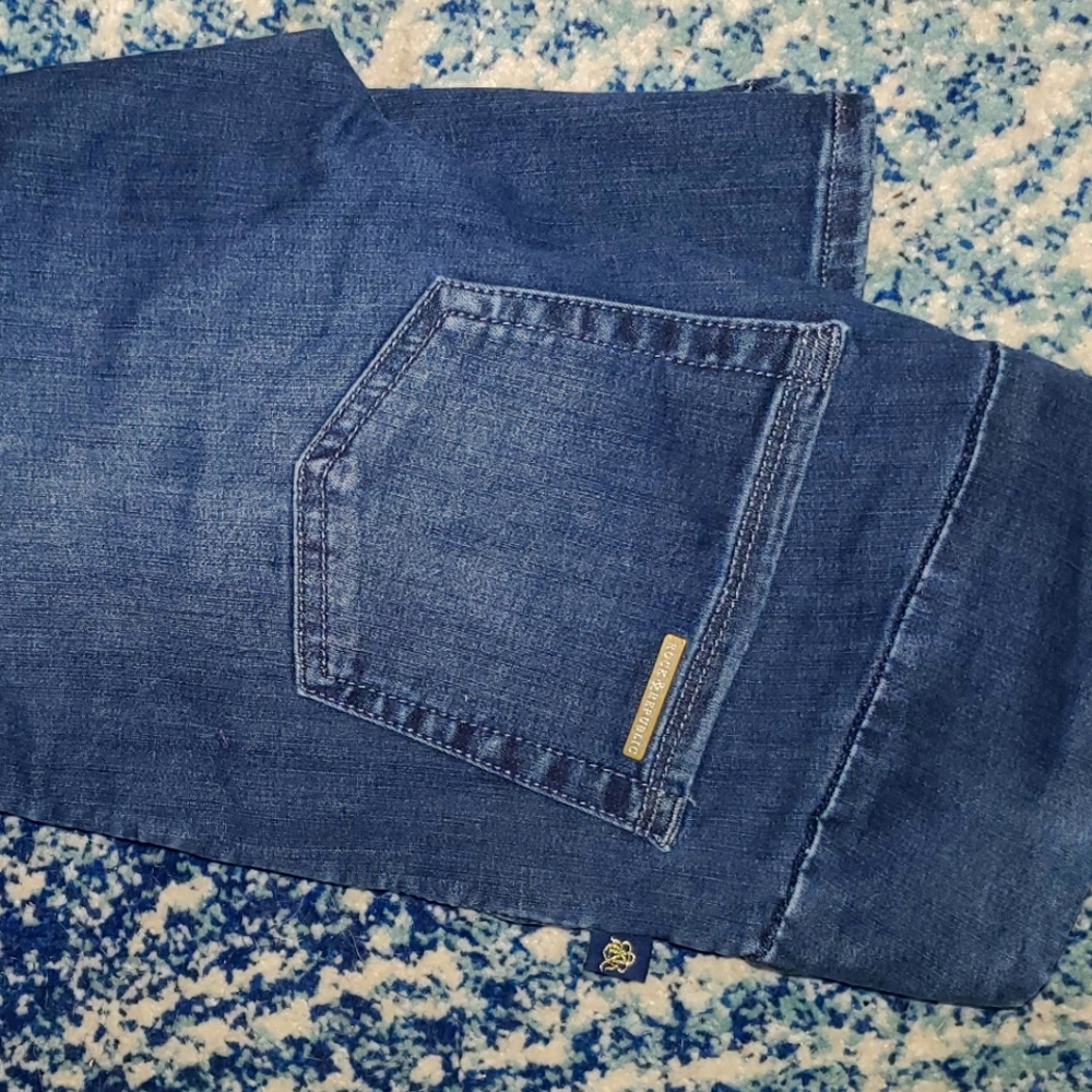 Slimming Rock & Republic distressed skinny leg jeans